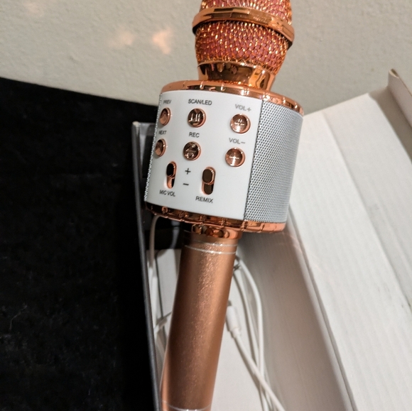 Pink Wireless Microphone - Picture 4 of 8